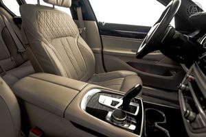 BMW 750 bild 7