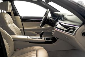 BMW 750 bild 5