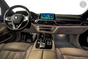 BMW 750 bild 6