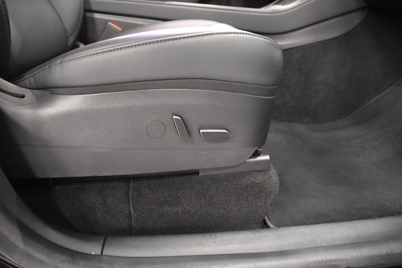 Tesla Model Y bild 15