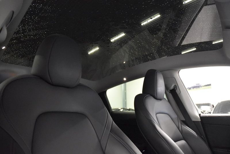 Tesla Model Y bild 13