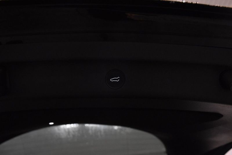 Tesla Model Y bild 25