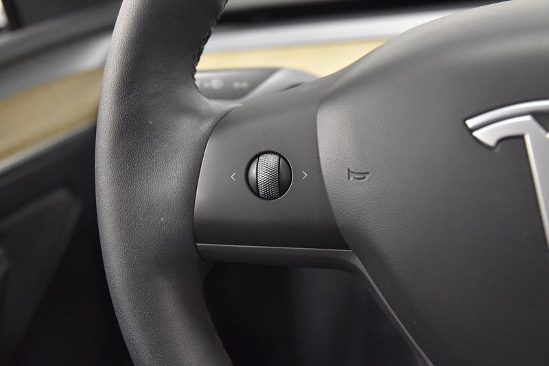 Tesla Model Y bild 10