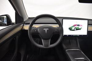 Tesla Model Y bild 2