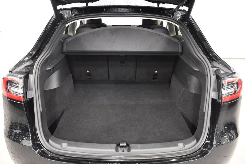 Tesla Model Y bild 26