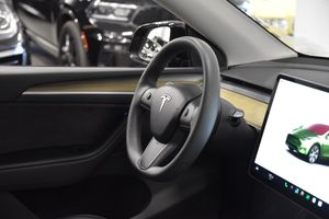 Tesla Model Y bild 8