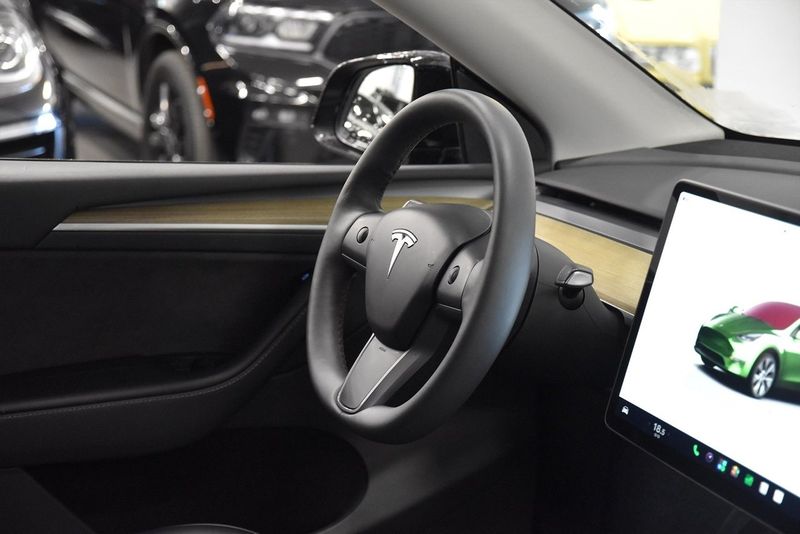 Tesla Model Y bild 8