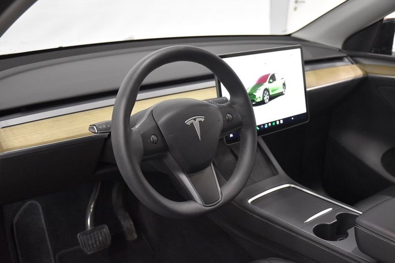 Tesla Model Y bild 9