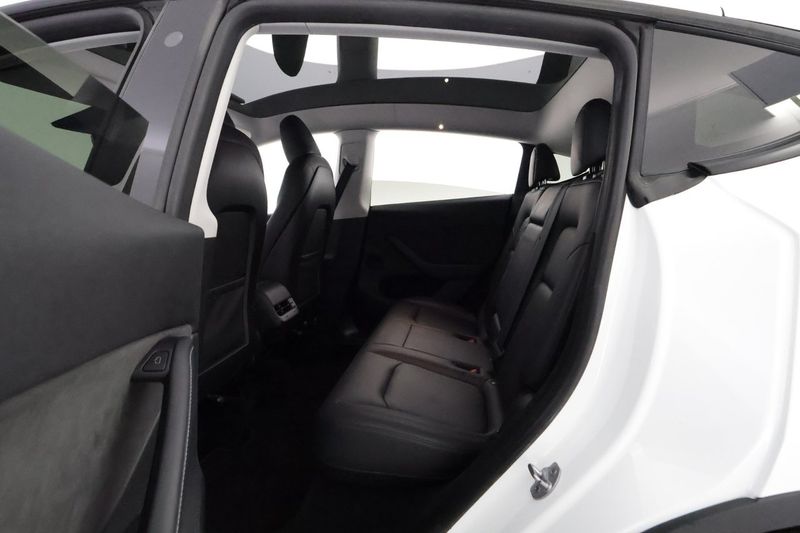 Tesla Model Y bild 12