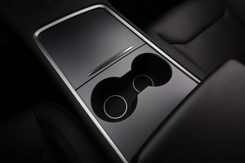 Tesla Model Y bild 23