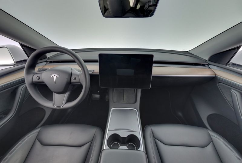 Tesla Model Y bild 13