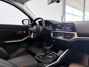 BMW 330 bild 15