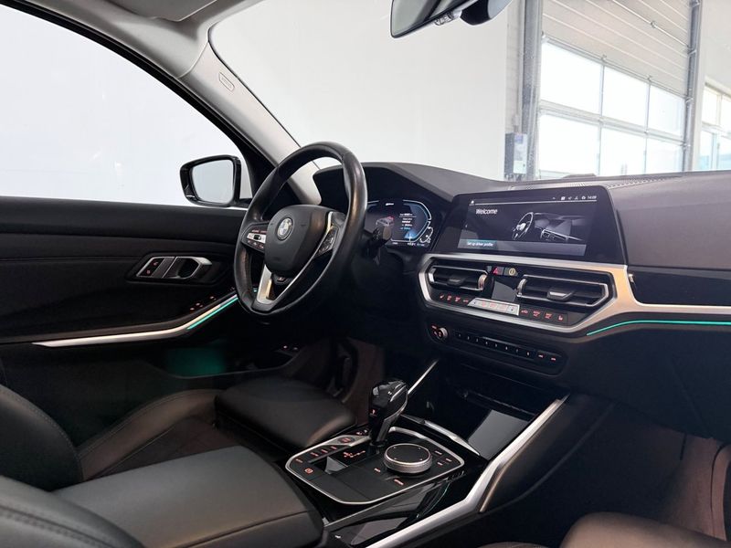 BMW 330 bild 15
