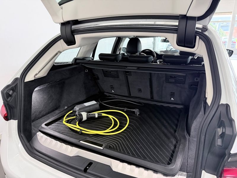 BMW 330 bild 8