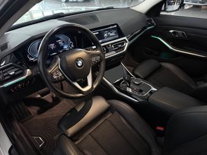 BMW 330 bild 16