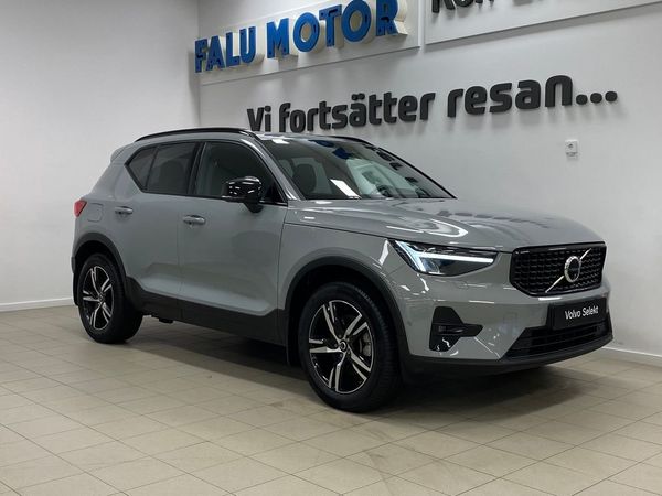 Volvo XC40 B3 FWD Bensin Plus Dark - 2025