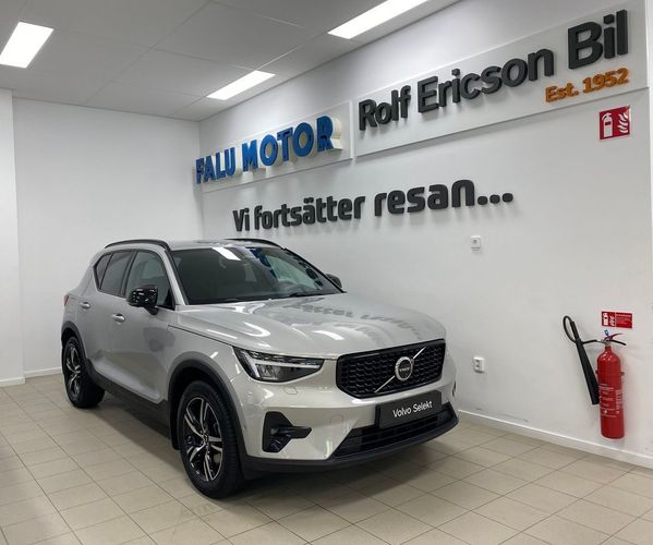 Volvo XC40 B3 FWD Bensin Plus Dark - 2025