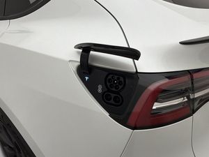 Tesla Model Y bild 30