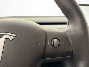 Tesla Model Y bild 15