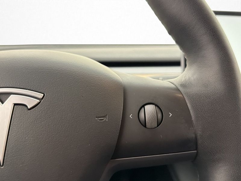 Tesla Model Y bild 15