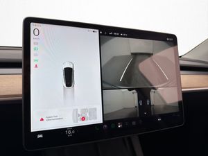Tesla Model Y bild 18