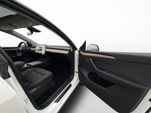 Tesla Model Y bild 26