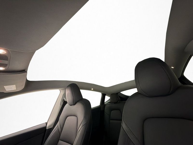 Tesla Model Y bild 12