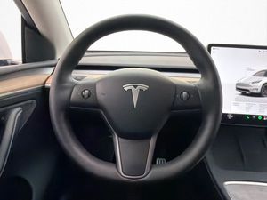 Tesla Model Y bild 13