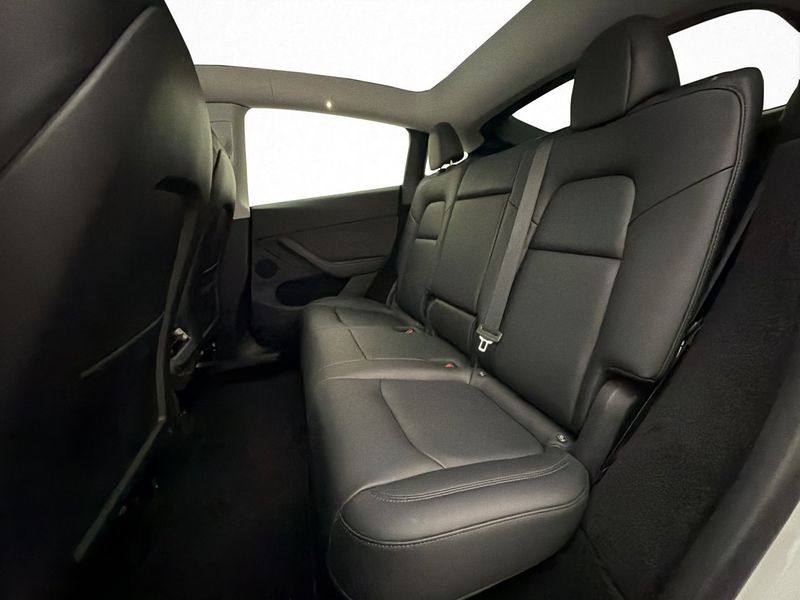 Tesla Model Y bild 27