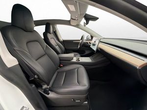 Tesla Model Y bild 25