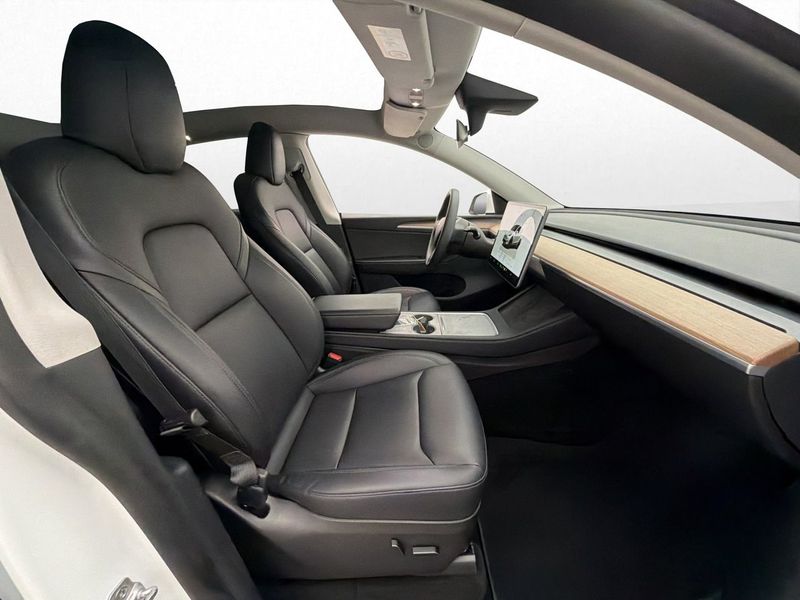 Tesla Model Y bild 25