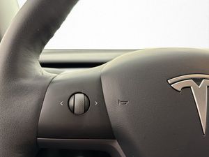 Tesla Model Y bild 14