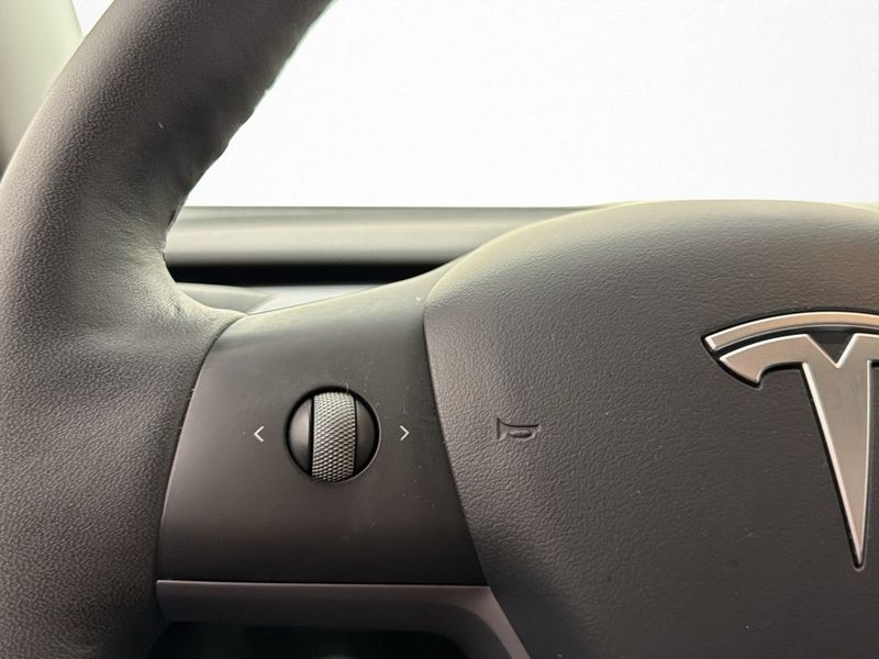 Tesla Model Y bild 14