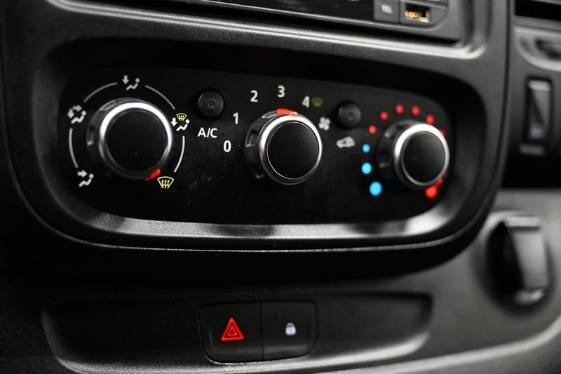 Renault Trafic bild 24