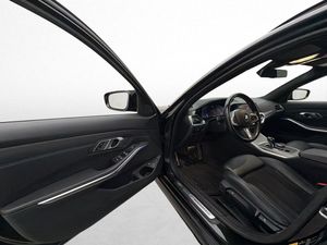 BMW 330 bild 11