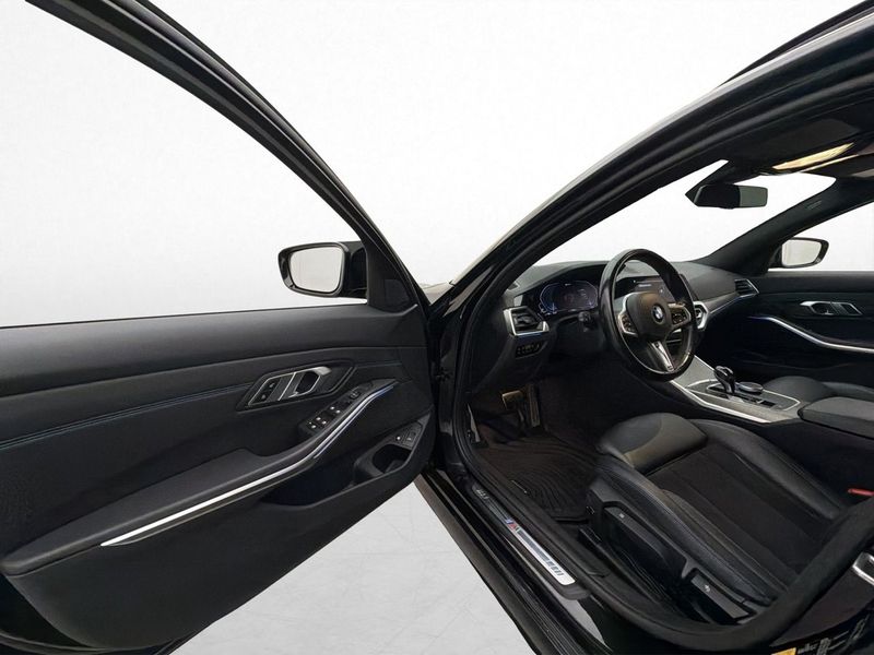 BMW 330 bild 11