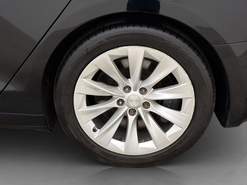 Tesla Model S bild 35