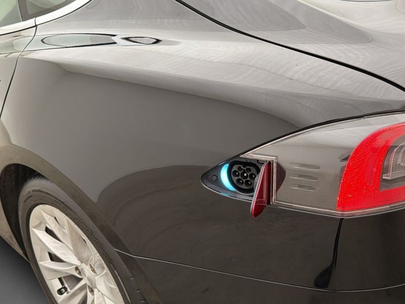 Tesla Model S bild 31