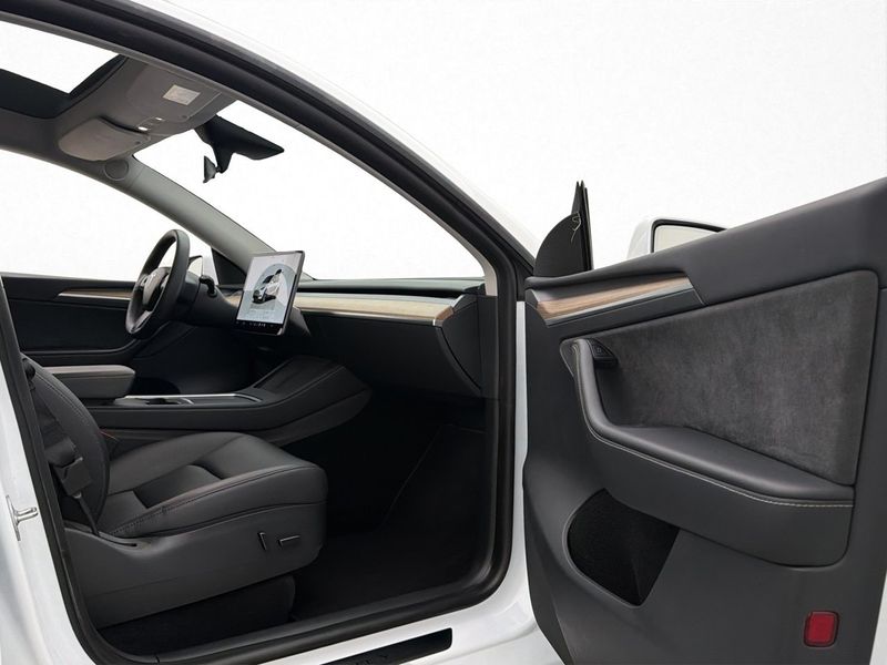 Tesla Model Y bild 14