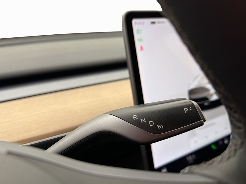 Tesla Model Y bild 24