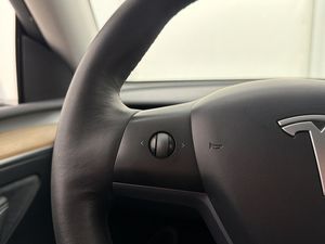 Tesla Model Y bild 33