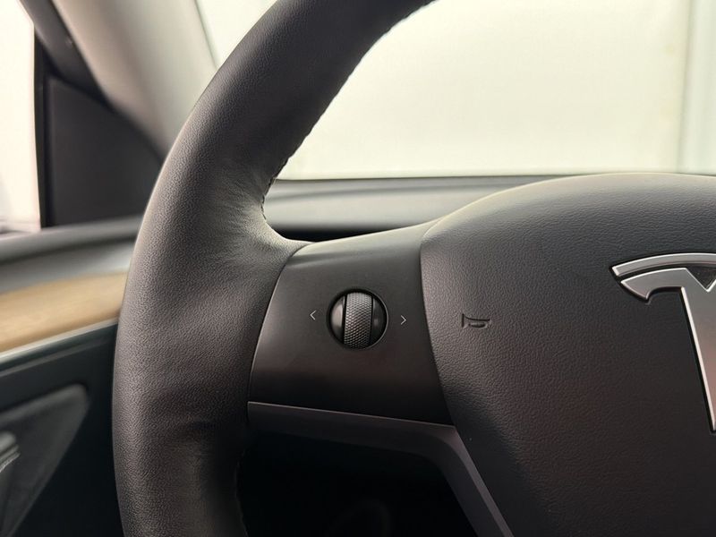 Tesla Model Y bild 33