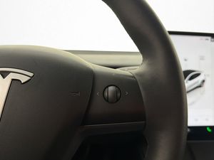 Tesla Model Y bild 32