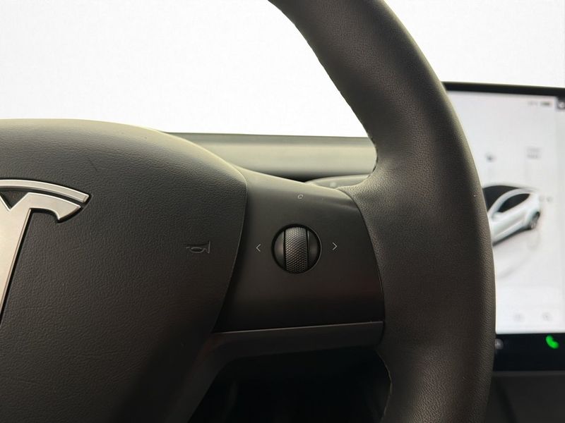 Tesla Model Y bild 32