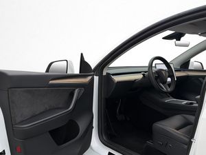 Tesla Model Y bild 21