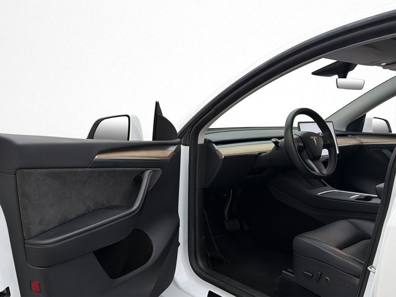Tesla Model Y bild 21
