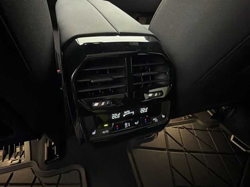 BMW iX bild 22