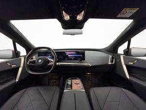 BMW iX bild 16