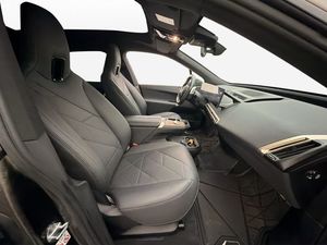 BMW iX bild 18