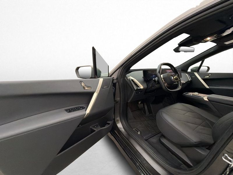 BMW iX bild 14